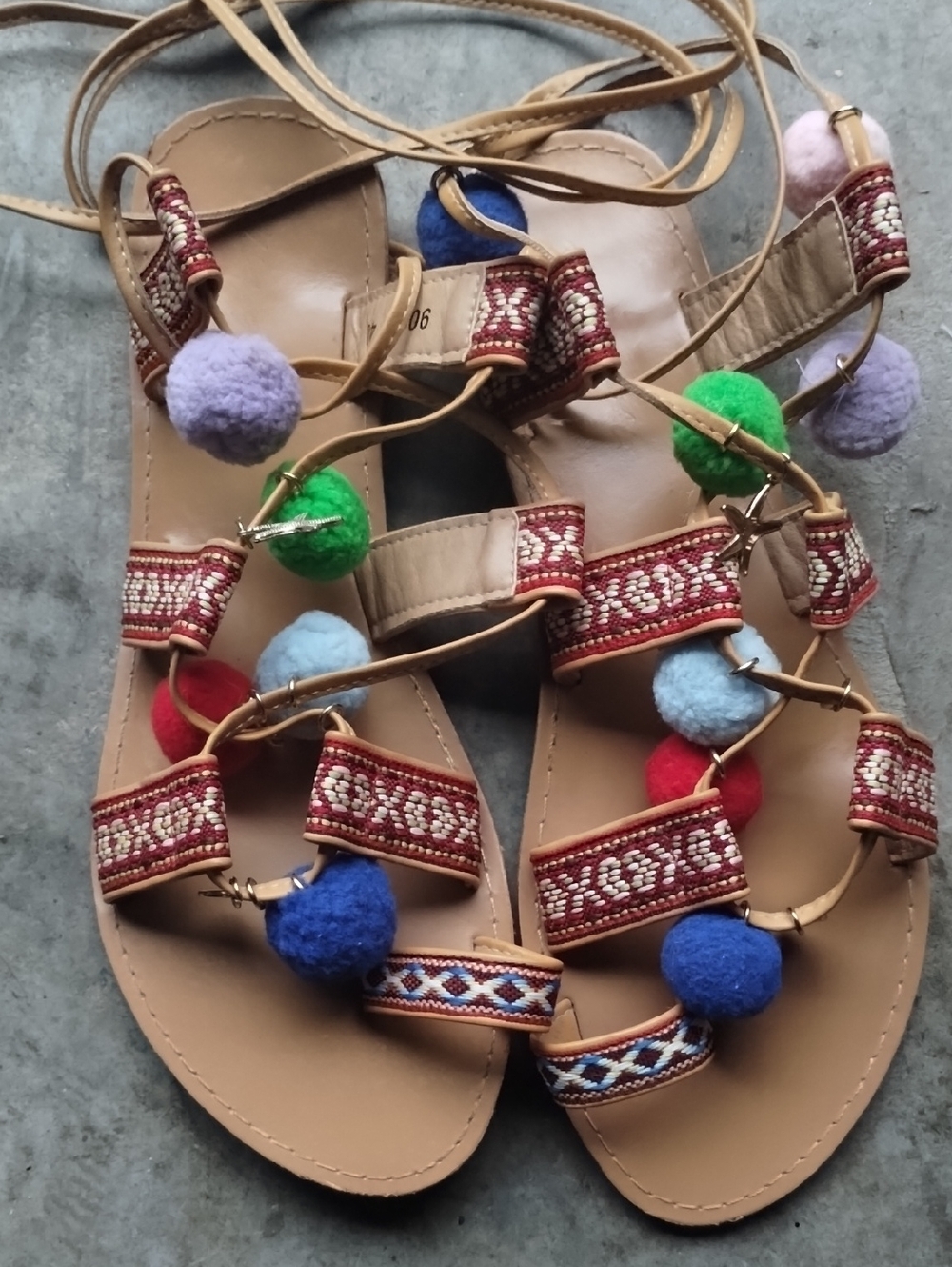Giulia Pompom Gladiator